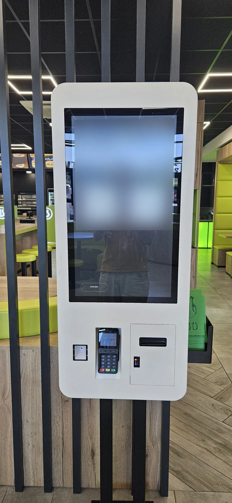 Borne de commande installée en restaurant